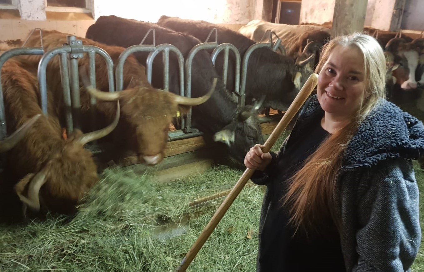 Romana bei der Fütterung